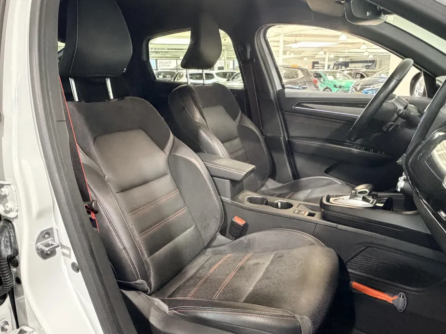 Renault Arkana 145PK E-Tech Hybrid R.S. Line Automaat | 9,3' Navi | Camera | Parkeersensoren | Climate Control | Adaptive Cruise Control | Stoelverwarming | Lichtmetalen Velgen | Apple CarPlay/Android Auto |