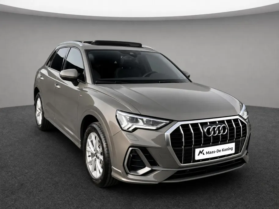 Audi Q3 45 TFSIe 180kW/245PK S Line · Panoramadak · Camera · Apple/Android Car Play · Drive select · Leder/stof