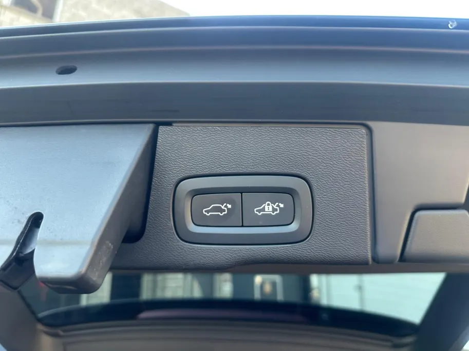 Volvo XC60 2.0 T6 Plug-in hybrid AWD Inscription | Panodak |