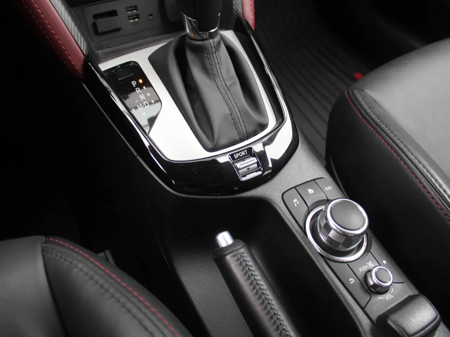 Mazda CX-3 2.0 SkyActiv-G 120 GT-M | Stuur-/stoelverwarming | Leer | Dodehoek detectie | Camera | Bose | HUD | LED | 18' LM | Cruise adapt. | Navi | Clima |