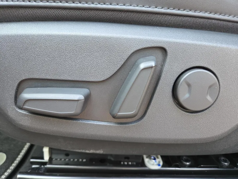 Kia Niro EV Edition Advanced 64.8 kWh Accu 100% | 1e Eigenaar | Dealer onderhouden | Cruise Control Adaptief | Stoelverwarming | Camera | Apple Carplay & Android Auto | Leder | Fabrieksgarantie t/m 28-3-2031 + 3x 1 jaar* | NAP
