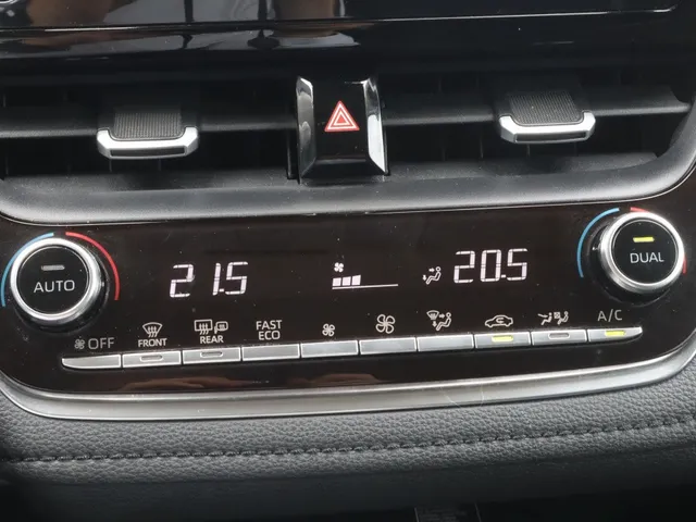 Toyota Corolla 1.8 Hybrid Style | All Seasons | Parkeersensoren V+A