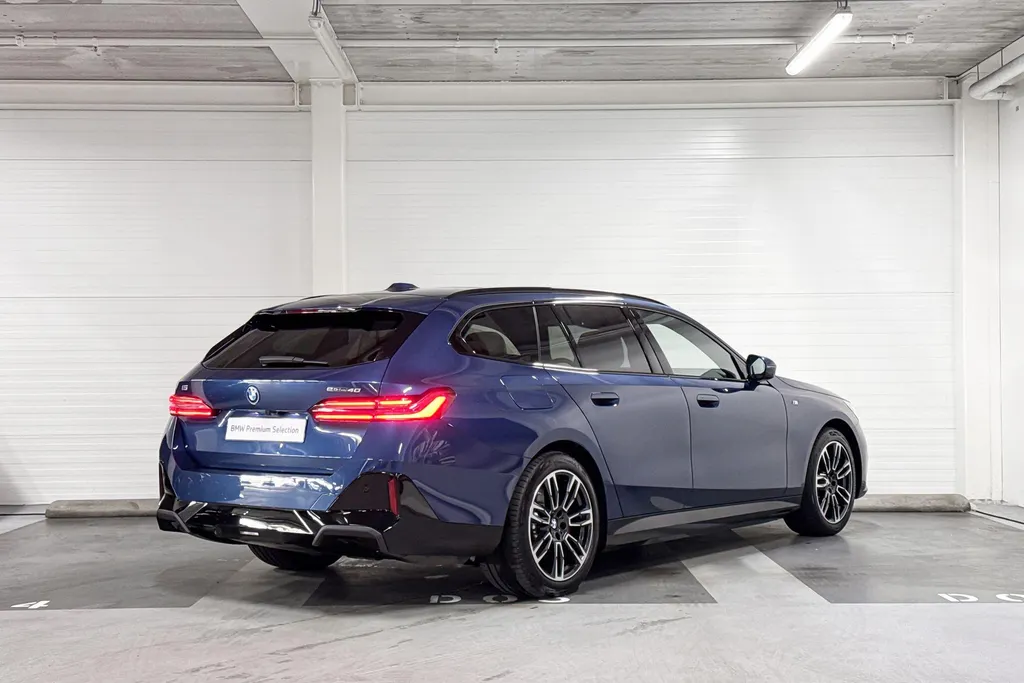 BMW i5 Touring eDrive40