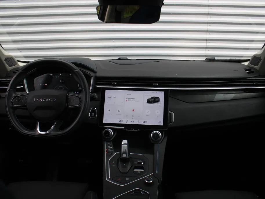 Lynk & Co 01 1.5 | PHEV | Trekhaak | Stoelverwarming | Elek. stoelverstelling + achterklep | Pano dak | Dodehoek detectie | Camera | 20' LM | HK Audio |