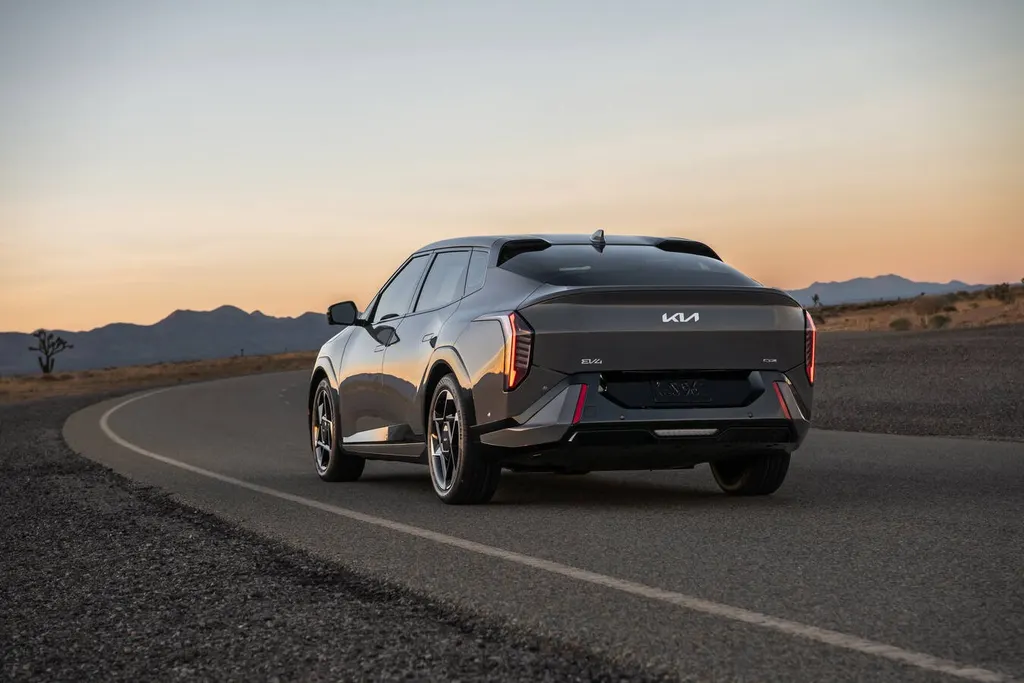 Kia EV4 Fastback 81,4 kWh 204PK Plus