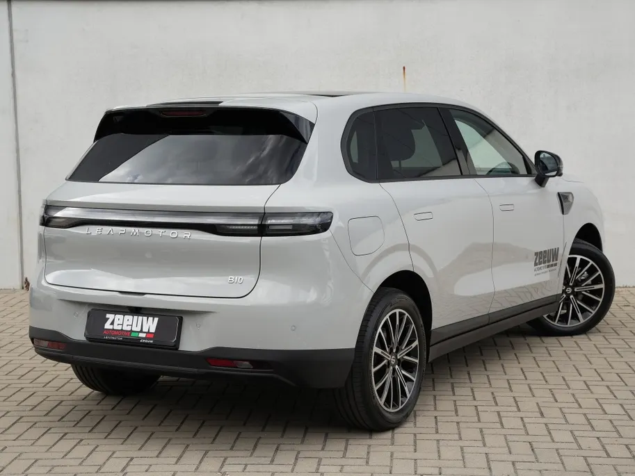 Leapmotor B10 Design Hybrid EV 18.8 kWh | Pano | Camera | Carplay | Navi