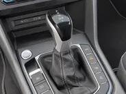 Volkswagen Tiguan 1.4TSIeHybrid 180kW/245PK R-Line Black Style · Panoramadak · Trekhaak · 360°Camera + Parkeersensoren · Stoelverwarming · Garantie t/m 27-07-2027 of 100000km.