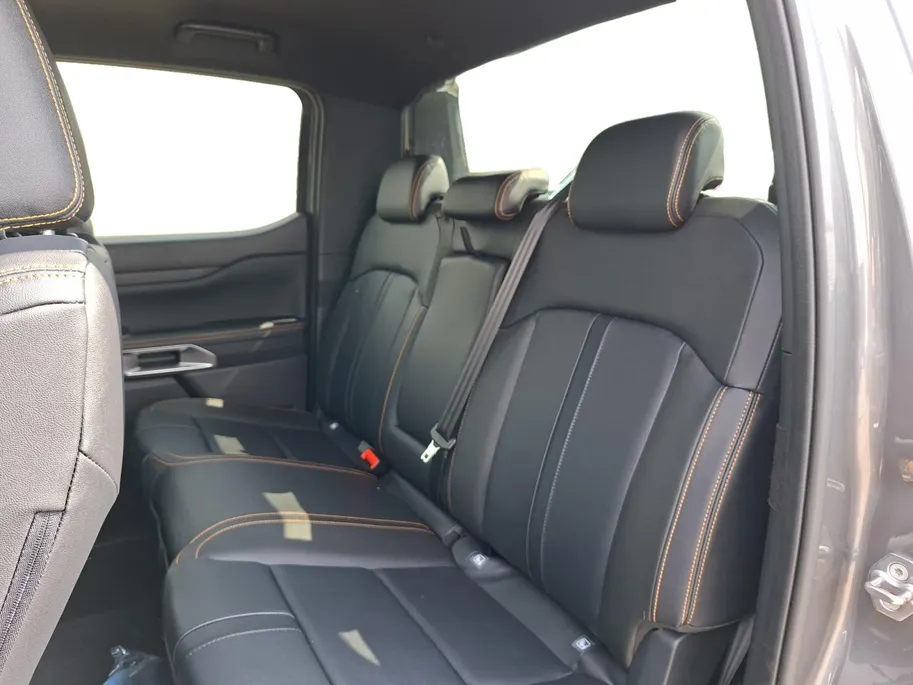 Ford Ranger Wildtrak 2.3 PHEV 279pk 10-traps automaat | 5 persoons | GRIJS kenteken | 0,99% rente | Trekhaak | Leder | Direct leverbaar