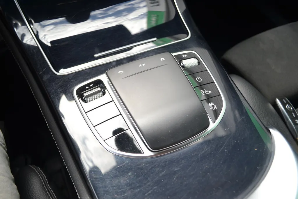 Mercedes-Benz GLC 300E AMG LINE 4MATIC|BURMESTER|NAVI|TREKHAAK