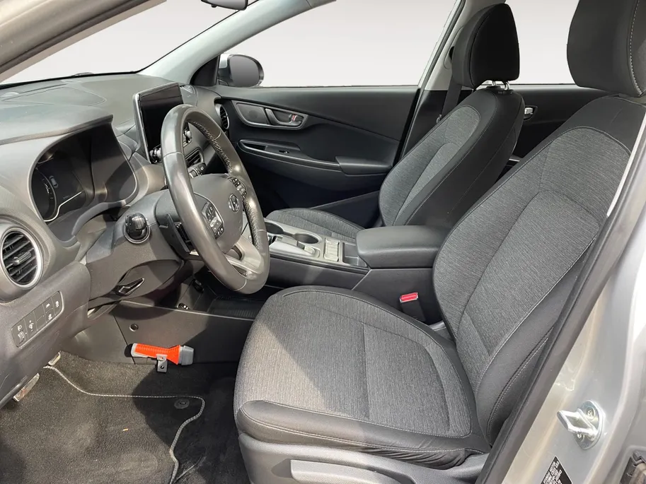 Hyundai Kona EV Comfort 64 kWh 204PK | Warmtepomp | 100% SOH | Adaptive cruise control | Apple Carplay & Android Auto | Achteruitrijcamera | Parkeersensoren achter | Keyless entry | DAB radio |