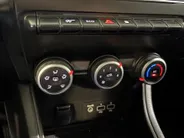 Renault Captur 90PK TCe Zen | Trekhaak | Lichtmetalen Velgen | Privacy Glass | Apple CarPlay/Android Auto | Airco | Cruise Control | Armsteun | Elektrsiche Ramen & Spiegels |
