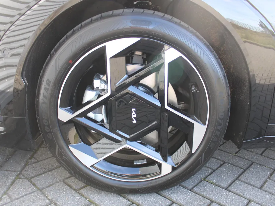 Kia EV4 Fastback GT-PlusLine 81.4 kWh | Schuifdak | Stuur-/stoelverwarming + ventilatie | Camera rondom | Elek. stoelverstelling | Leer | HUD | LED | 19' LM |