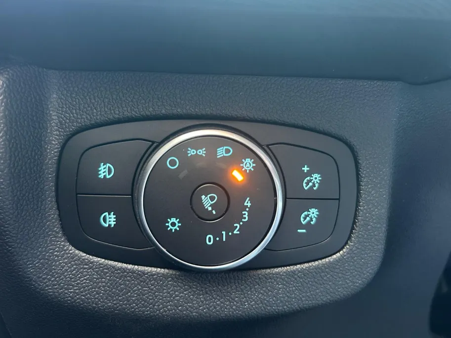 Ford E-Transit Courier Limited 44 kWh |Trehaak| Camera| Apple Carplay/Android Auto| stuurwiel verwarmd| 12 maanden Bovag Garantie|