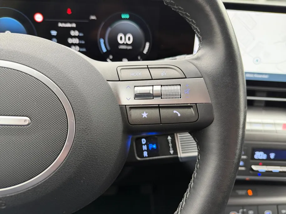 Hyundai Kona 1.6 GDI HEV Comfort Smart 19'' velgen Incl. resterend fabrieksgarantie! Zeer mooie uitvoering! ALS NIEUW!!