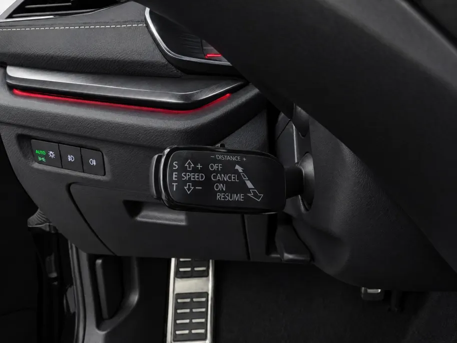 Škoda Octavia Combi 1.4 TSI 245pk DSG RS iV PHEV Business · SOH 94,5% · Camera · Wegklapbare Trekhaak · Elek. Voorstoelen · Stoelverwarming V+A · 19'' Inch · Apple/Android Car Play ·
