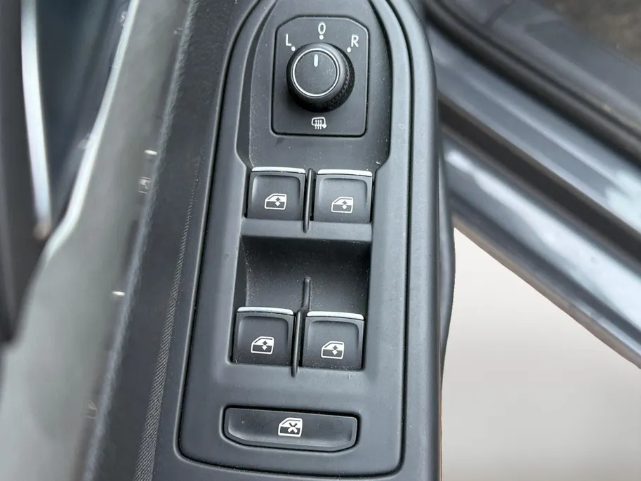 Volkswagen Golf 1.0 eTSI Life Business *Automaat*Navigatie*Parkeersensoren*LM.Velgen*IN ZEER NETTE STAAT!