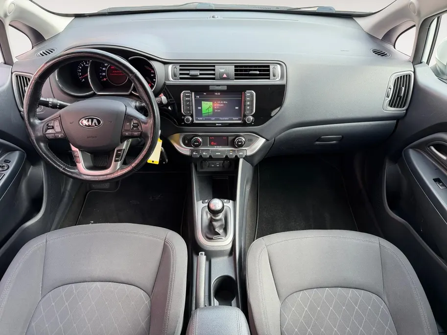 Kia Rio 1.2 CVVT ExecutiveLine Navigatie| Stoel verwarming| Camera| Lichtmetalen velgen| donker getint glas| Climate Control