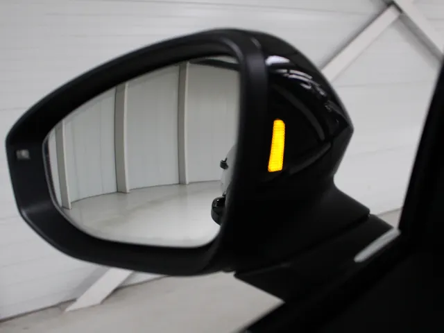 Volkswagen Passat Variant 1.5 eHybrid Business Trekhaak | Navigatie | Stoelverwarming | Head-Up Display |