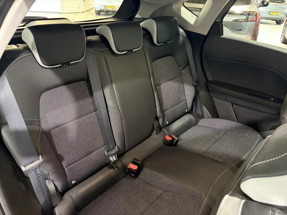Renault Captur 90PK TCe Techno | 1e eigenaar | Schuif-Kantel Dak | Camera | Navigatie | Apple Carplay/Android Auto | Parkeersensoren | Trekhaak | Climate Control | Lichtmetalen Velgen | Full LED |
