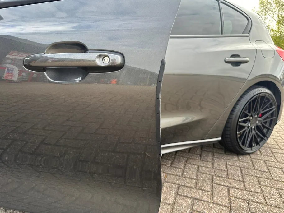 Ford Focus 2.3 EcoBoost ST-3 | 280 PK | Launch control | Recaro stoelen | 19' inch lichtmetalen velgen | Apple carplay & Android auto | Parkeersensor voor en achter | Achteruitrijcamera | Bang & Olufsen audio | Winter pack | Cruise control | Bovag garantie |