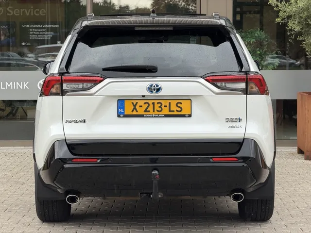 Toyota RAV4 2.5 PHEV Bi-Tone+ AWD | Trekhaak | Panoramadak | Stoel Verwarming & Ventilatie |