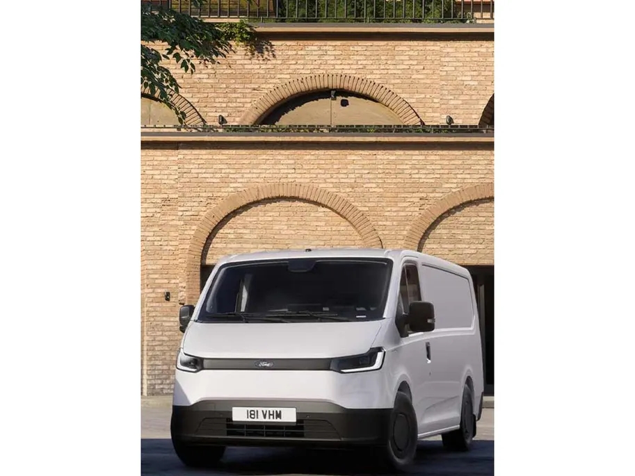 Ford Transit City 330 GB Trend L2H2 56 kWh 150 pk FWD | 12,3 scherm met apple car play & android auto | Adaptive cruise control | Parkeersensoren voor en achter | Achteruitrijcamera | Bijrijdersbank | Vanaf heden bestelbaar! - Bezichtigen vanaf Q4-2026