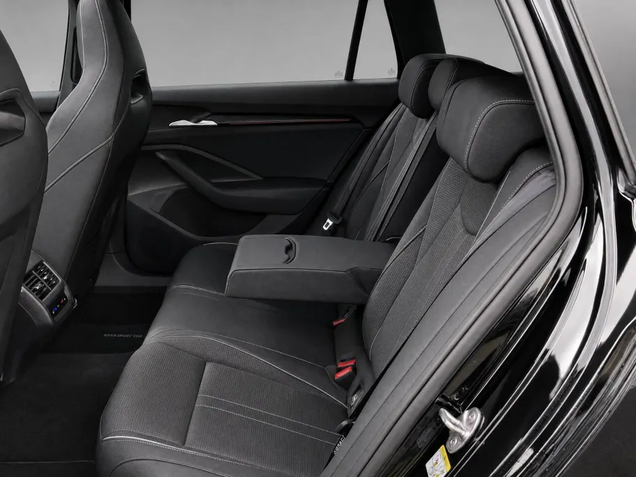 Škoda Superb 1.5TSI 150kW/204PK PHEV Sportline Business · Leder · Panoramadak · Apple/Android Car Play · Garantie t/m 05-09-2027
