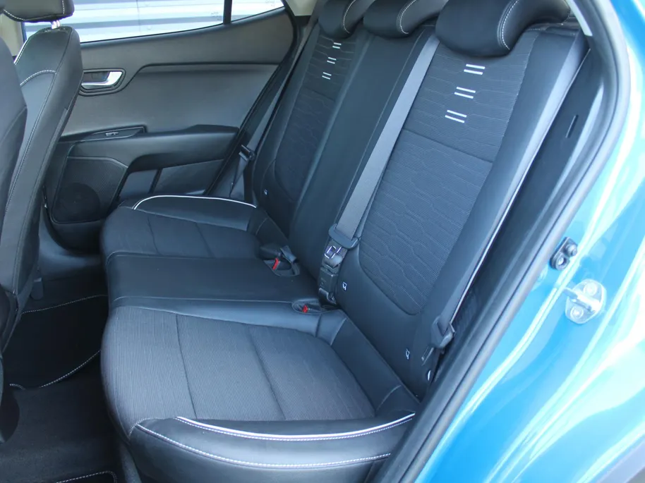 Kia Stonic 1.0 T-GDi MHEV GT-Line | Stuur-/stoelverwarming | Camera | 17' LM | Clima | Keyless | Apple Carplay/Android Auto | Navi | Cruise |