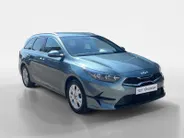 Kia Ceed Sportswagon 1.0 T-GDi DynamicPlusLine | Apple Carplay / Android Auto | Navigatiesysteem | Stoel + Stuurverwarming | Licht + Regensensor | Parkeersensoren Voor + Achter | Camera Achter | Elektrisch Bedienbare Achterklep | Cruise Control | Rijstrooksensor + Correctie