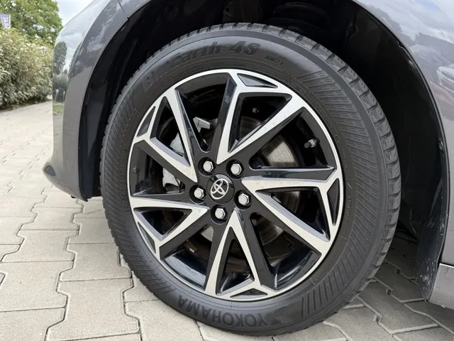 Toyota Yaris 1.5 Hyb. Dynamic | Stoelverwarm. | Allseason | Carplay |