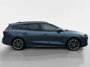 Ford Focus Wagon 1.0 EcoBoost Hybrid ST Line X | NL auto | Dealer onderhouden | 155 pk |  Automaat | BLIS| Adapt. cruise control | Winter pack | Parkeersensoren voor en achter | Achteruitrijcamera | Elektr. achterklep | B&O audio | 18' lichtmetalen velgen | Bovag ga