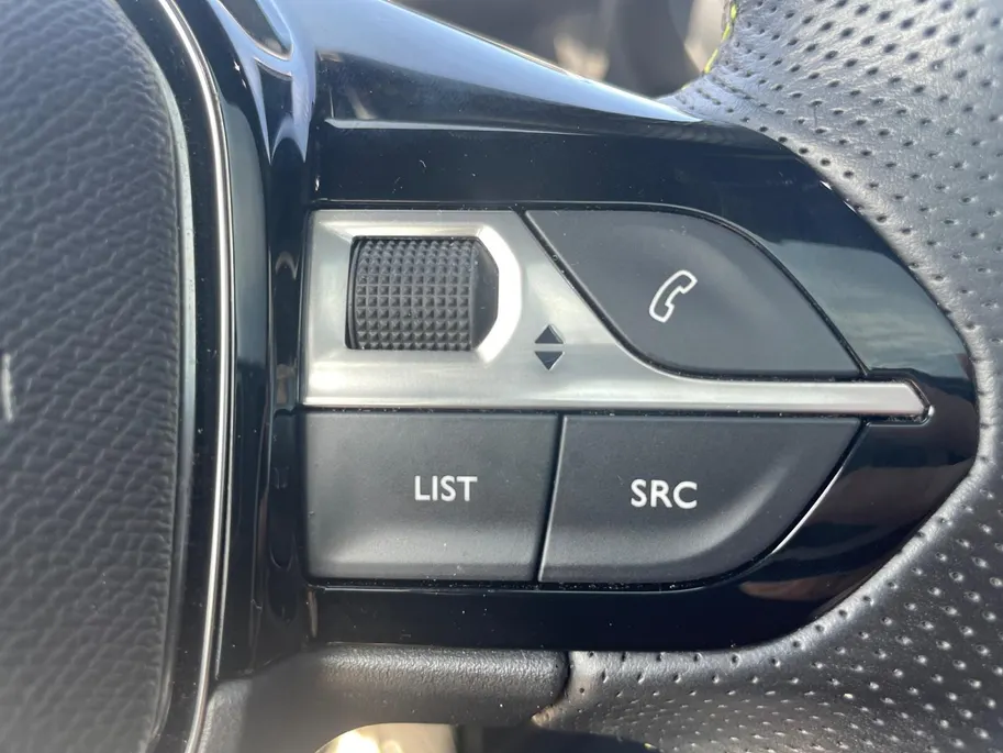 Peugeot 208 1.2 PureTech GT Pack *Navi+Camera*Parkeersensoren*Panoramadak*Stoelverwarming*Climate Control*Cruise Control*Leuke auto!