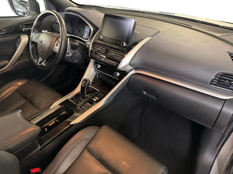 Mitsubishi Eclipse Cross 2.4 PHEV Instyle | Schuif-/ kanteldak | Achteruitrijcamera | Parkeersensoren voor & achter | Stoelverwarming | Navigatie | Trekhaak | BOVAG GARANTIE |