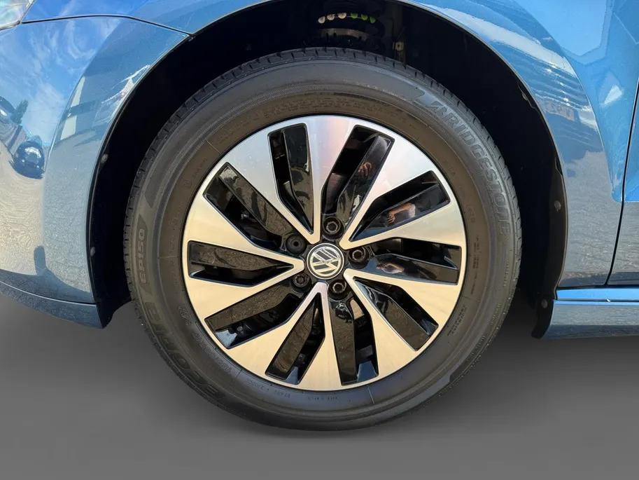 Volkswagen Polo 1.0 Bluemotion Edition | NL auto | Automaat | Parkeersensoren voor en achter | 15' lichtmetalen velgen | Cruise control | Airco | Elektrische ramen voor en achter | Bluetooth | Bovag garantie |