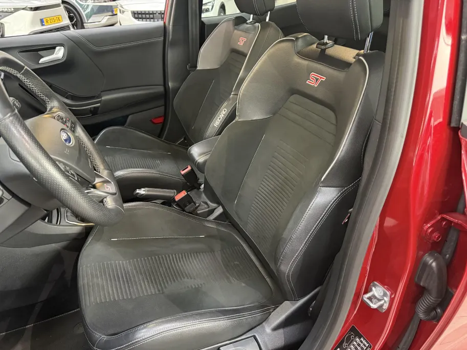 Ford Puma 1.5 EcoBoost ST-X 200 pk Performance Pack - Recaro sportstoelen - Navigatie - B&O Premium Audio - Winter Pack - Fantastic Red