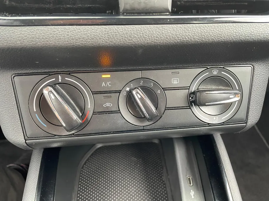 Škoda Kamiq 1.0 TSI Active *Navi via Carplay*Parkeersensoren*Cruise Control*Airco*LM.Velgen*Leuke auto!