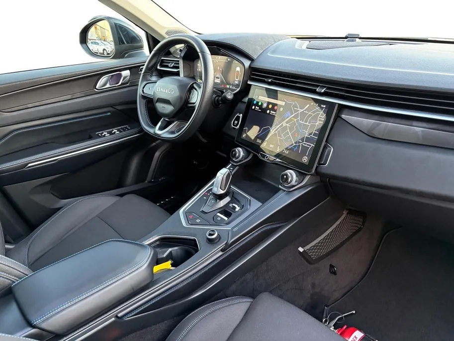 Lynk & Co 01 1.5 | Adaptieve Cruise Control | Stoelverwarming | Schuif/Kantel Dak |  | Elek. Achterklep | Lichtmetalen Velgen |