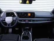 Kia K4 1.0 T-GDi MHEV GT-Line Launch Edition (pano) | Stuur-/stoelverwarming | Camera | LED | 17' LM | Elek. stoel | Draadloze telefoonlader |