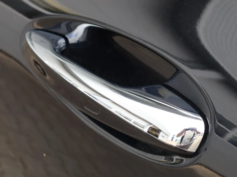 Mercedes-Benz GLA 200 Business Solution AMG l Trekhaak l Keyless l Panoramadak l Ambiente lichtpakket
