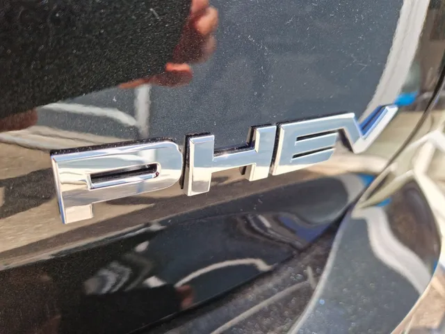 Mitsubishi Outlander 2.4i PHEV First Edition ( meerdere kleuren op voorraad )