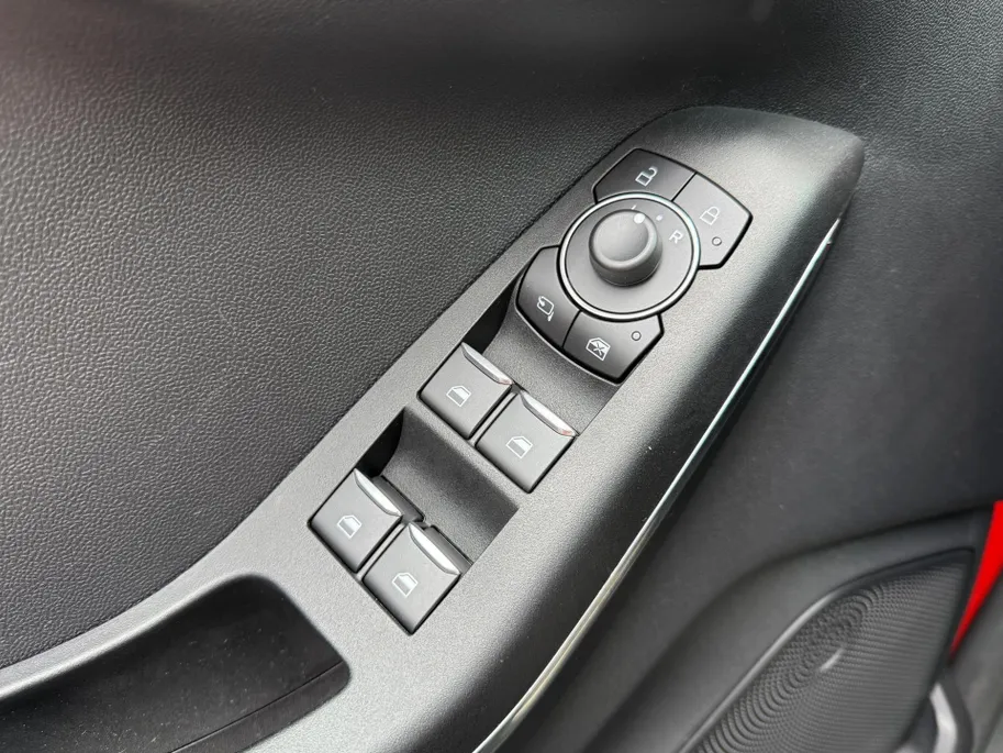 Ford Fiesta 1.0 EcoBoost Titanium 100PK | Winter Pack | Keyless Entry | Apple Carplay & Android Auto | Parkeersensoren voor & achter
