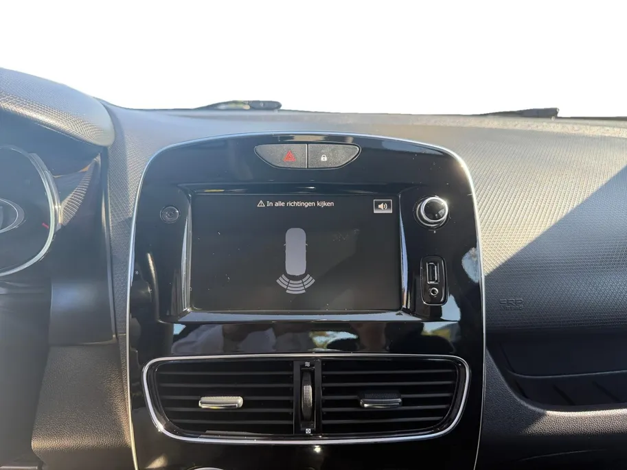 Renault Clio 0.9 TCe Intens | Bluetooth | Cruise & Climate Control | Parkeersensoren | Navigatie | LMV | Onderhoudshistorie | 12 Maanden BOVAG Garantie