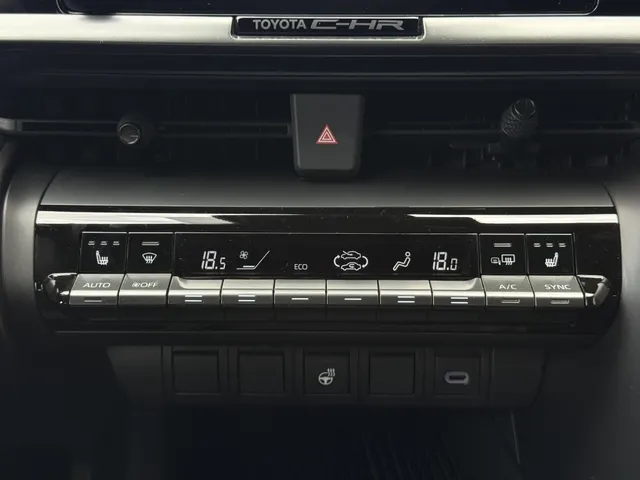 Toyota C-HR 2.0 PHEV 220 Dynamic Bi-Tone | All Seasons