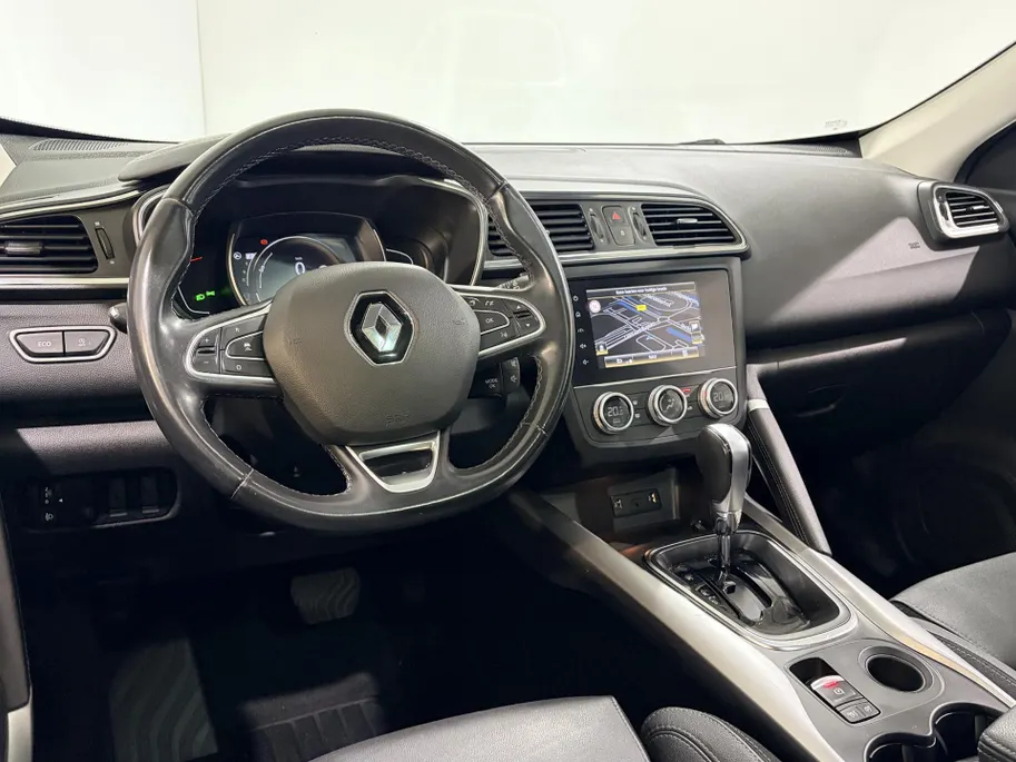Renault Kadjar 140PK TCe Intens Automaat | Trekhaak (1500 KG) | Panoramadak | 19' Lichtmetalen Velgen | Stoelverwarming | Navi | Camera | Climate Control | Adaptieve Cruise Control | Leder |