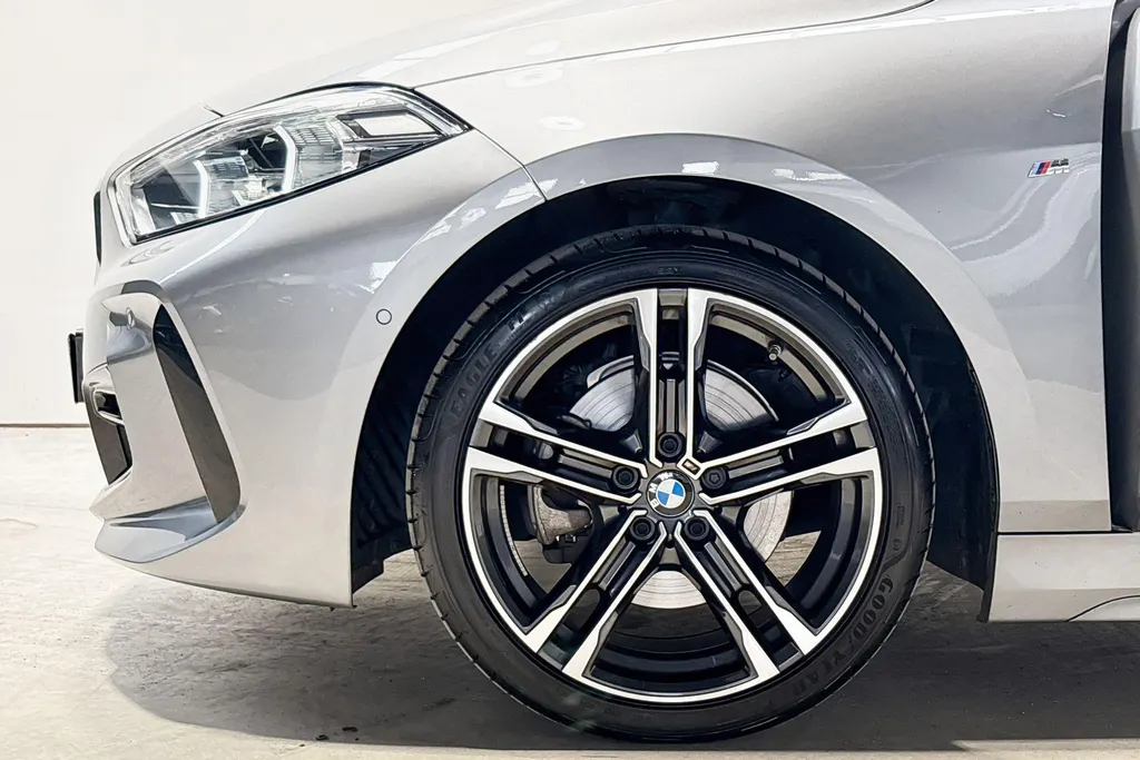 BMW 1 Serie 118i 5-deurs Model M Sport