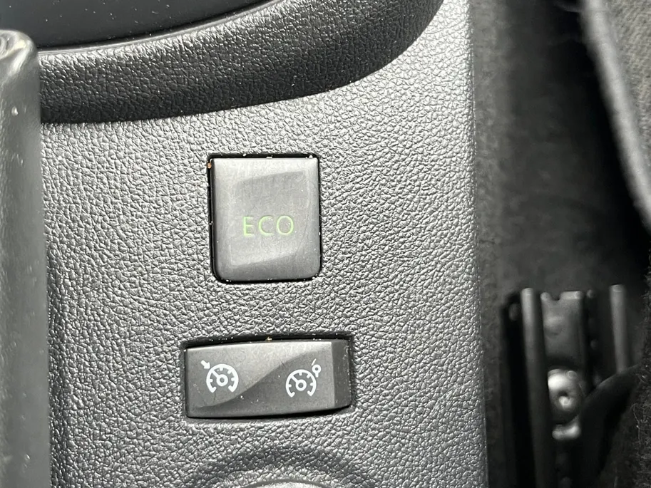Renault Captur 1.3 TCe Intens *Automaat*Navi+Camera*Climate Control*Keyless Entry*Parkeersensoren*Zeer nette auto!