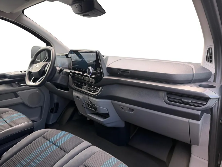 Ford Transit Custom 300 2.0 TDCI L2H1 Sport | Automaat | Adapt. Cruise control | BLIS | Winter pack | Elektr. bestuurdersstoel | Parkeersensoren voor en achter | Achteruitrijcamera | Navigatie | Apple carplay & Android auto | 18' lichtmetalen velgen | Bovag garantie |