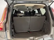 Dacia Jogger 155PK Hybrid Expression 7p. Automaat | DEMO | 7 Zitplaatsen | Camera | Parkeersensoren | Apple CarPlay/Android Auto | Cruise Control | Climate Control | Digital Cockpit | Armsteun | Licht & Regen Sensor |