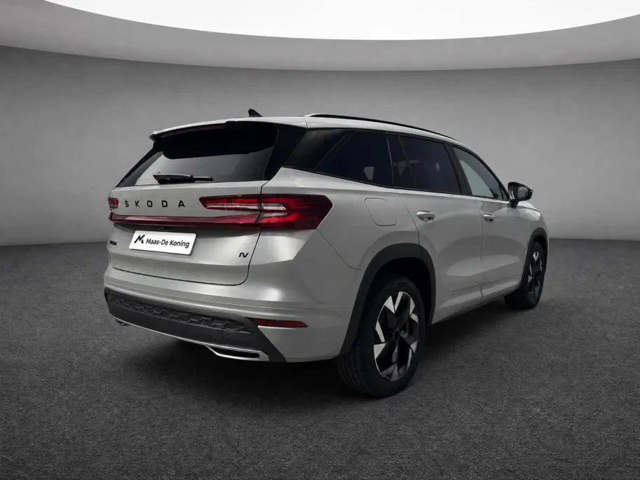 Škoda Kodiaq Sportline Business 1.5 TSI PHEV 150 kW / 204 PK | Steel Grey | 19'' tirsuli aero velgen | Trekhaak wegklapbaar | 2000,- inruilvoordeel!