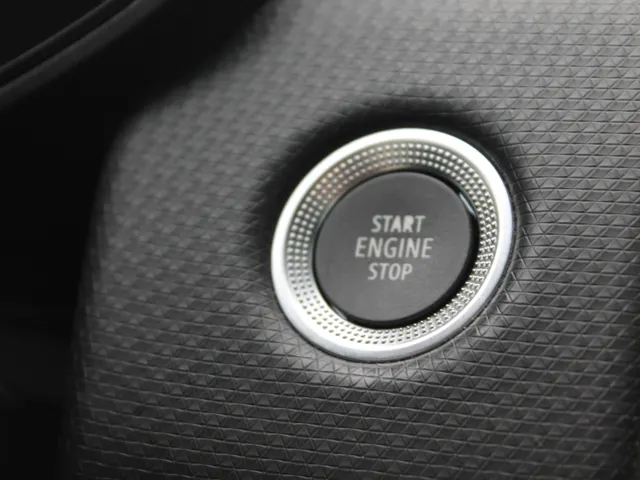 Renault Clio 1.0 TCe Intens | Climat Control | Navigatie groot scherm| Half leder |